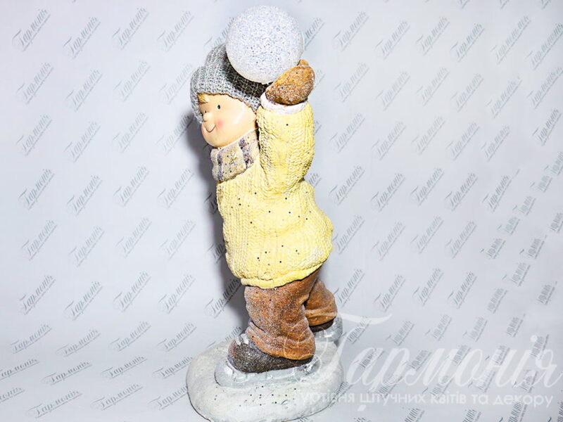 Фігурка «Хлопчик на ковзанах зі сніжкою» 19669 Н/Р